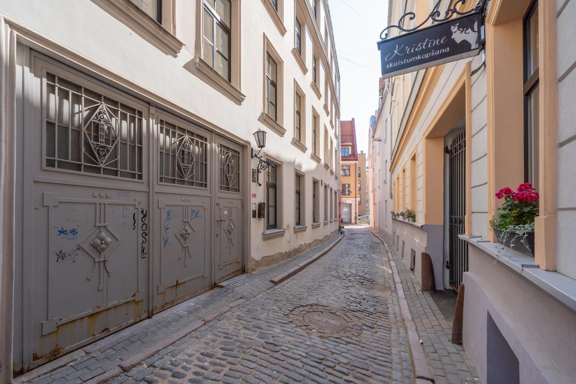 Spacious 1-Bedroom Apartment In The Heart Of Old Town Riga Luaran gambar